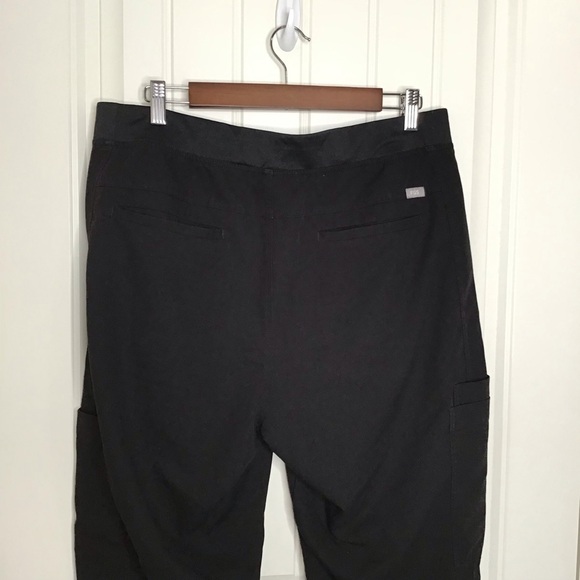 Figs Axim Cargo Scrub Pants in Black Size XLarge. - Picture 7 of 12